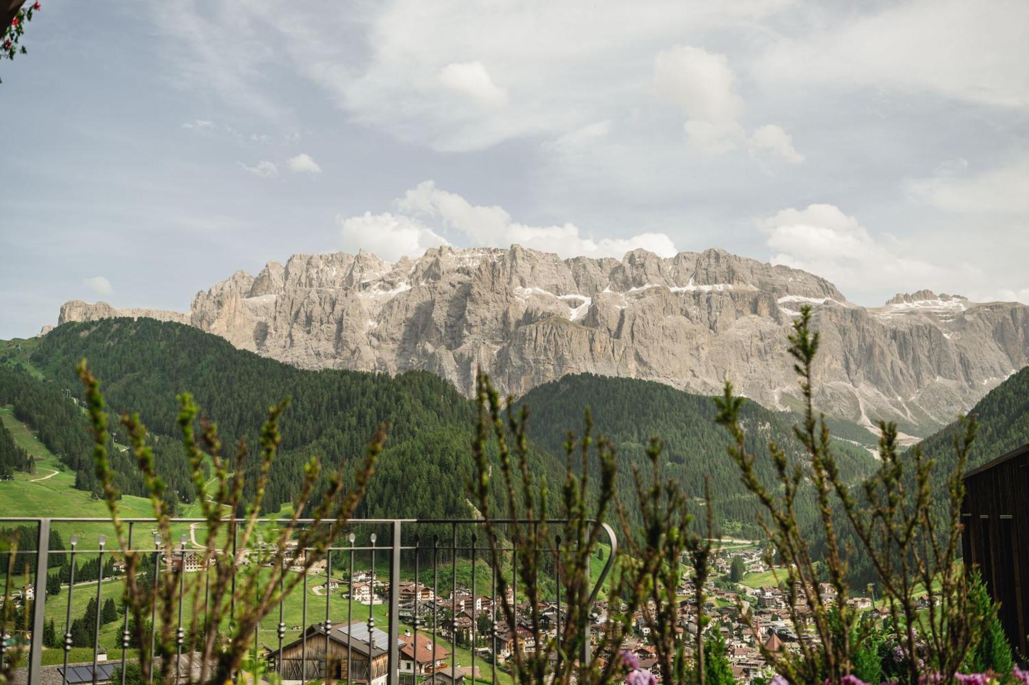 Hotel Daniel Apartments Selva di Val Gardena Zewnętrze zdjęcie