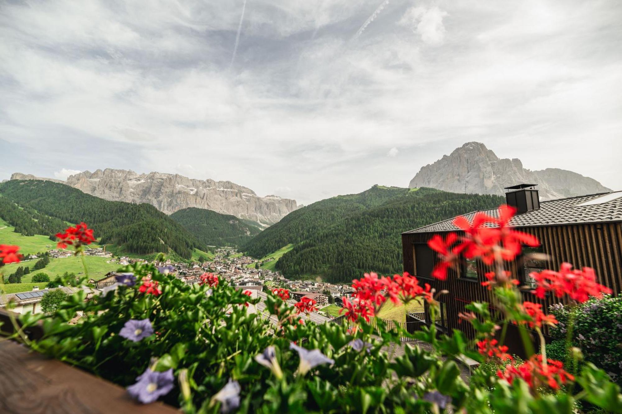 Hotel Daniel Apartments Selva di Val Gardena Zewnętrze zdjęcie